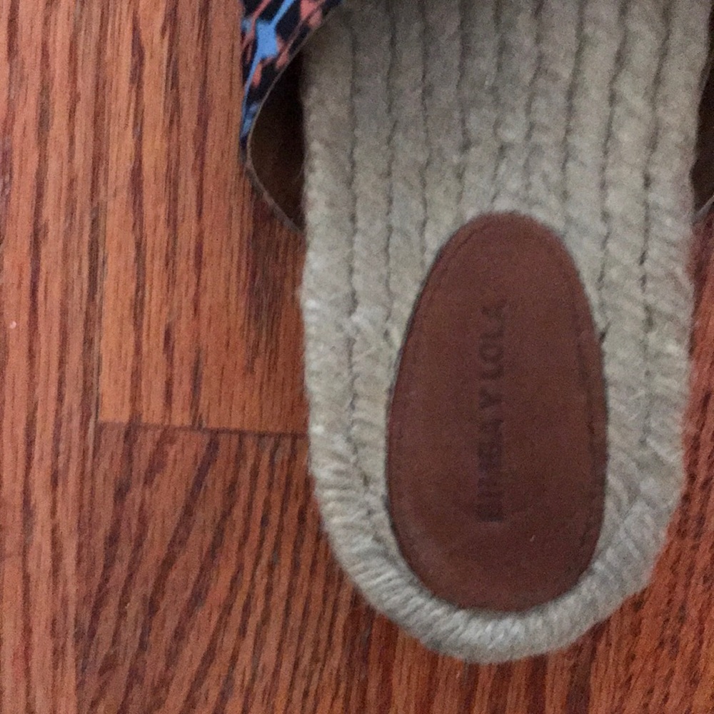 Size - Picture 2 of 2